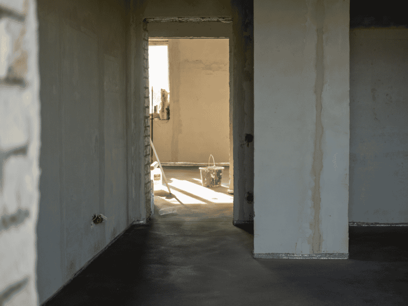 Chape en appartement : comment réussir la rénovation de votre sol sans nuire à vos voisins ?
